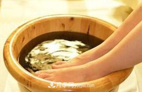 南陽(yáng)人經(jīng)常用艾草泡腳，3大好處多多(圖1)